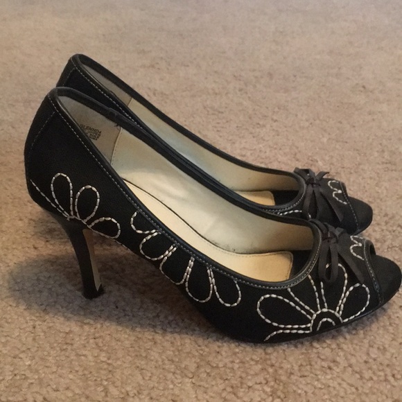 Nine West Shoes - Nine west peep toe heels.